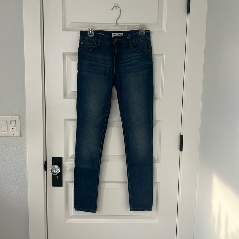 DL1961 Straight Leg Jean